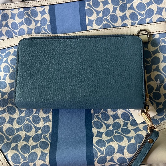 Coach blue & white shoulder bag(no longer available)with matching blue MK wallet - Picture 4 of 10